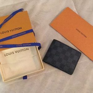Men’s Louis Vuitton Damier wallet